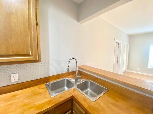 Double kitchen sinks.