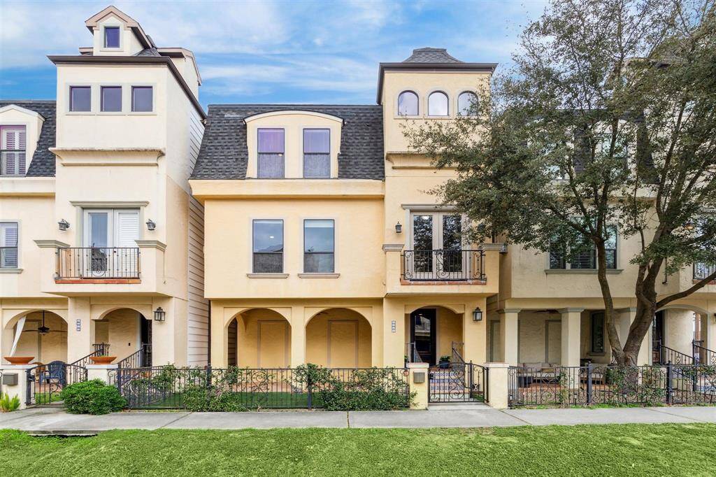 Beautiful home in a prime Shady Acres location, just minutes from dining, shopping, and entertainment!
