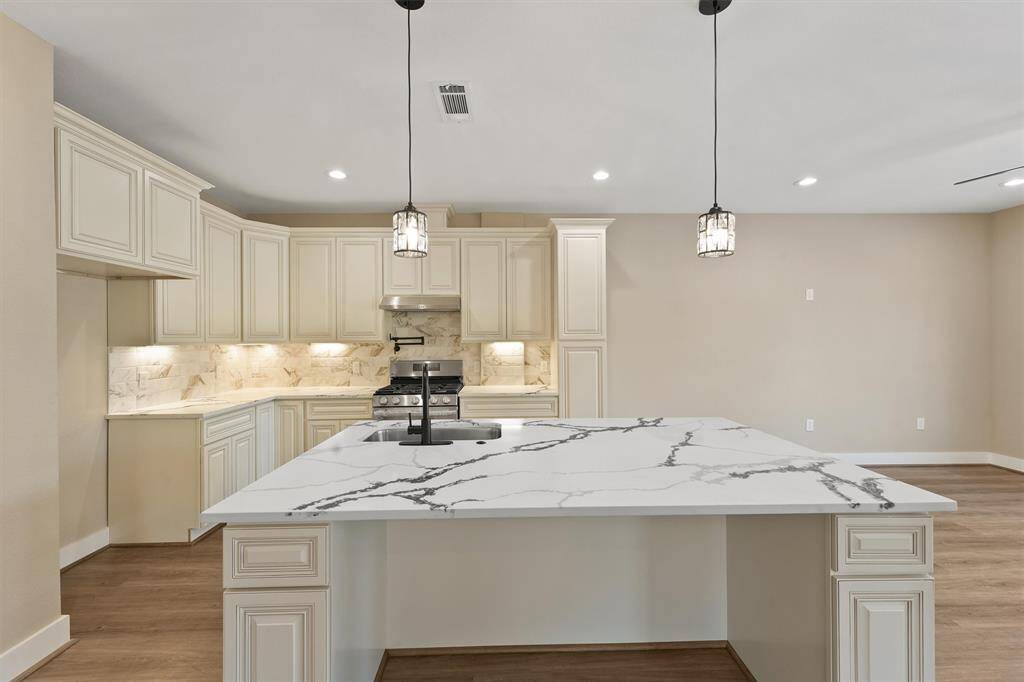 The kitchen features stunning quartz