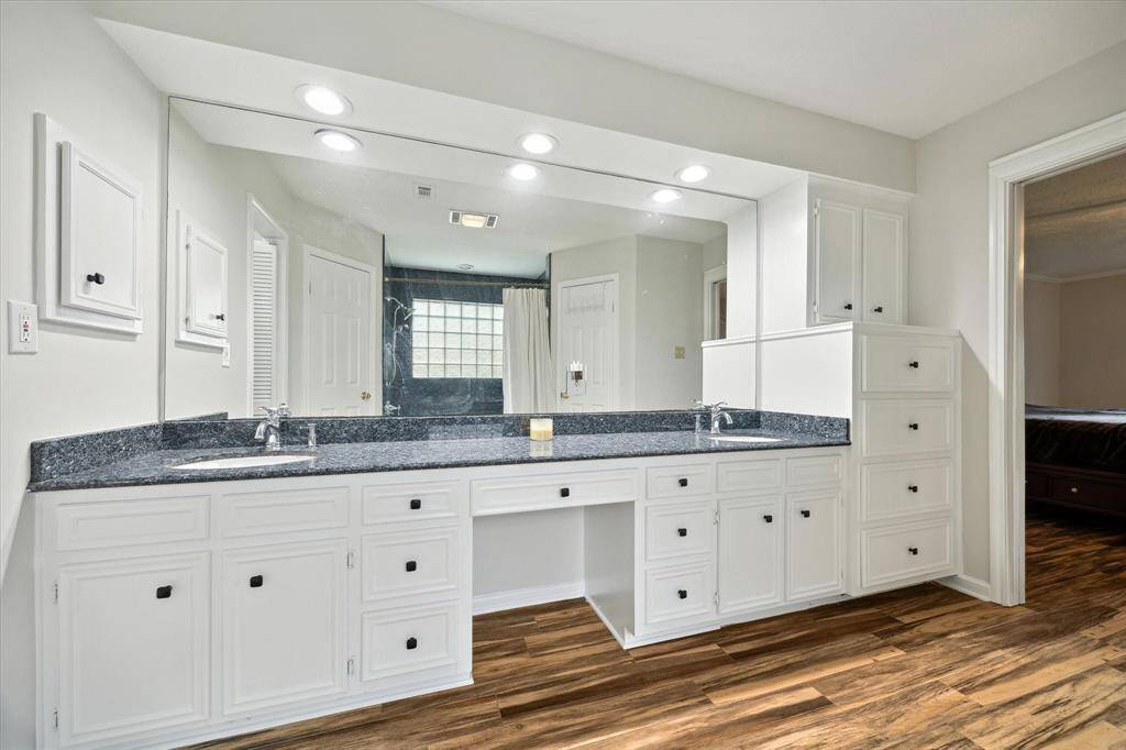 Primary vanity