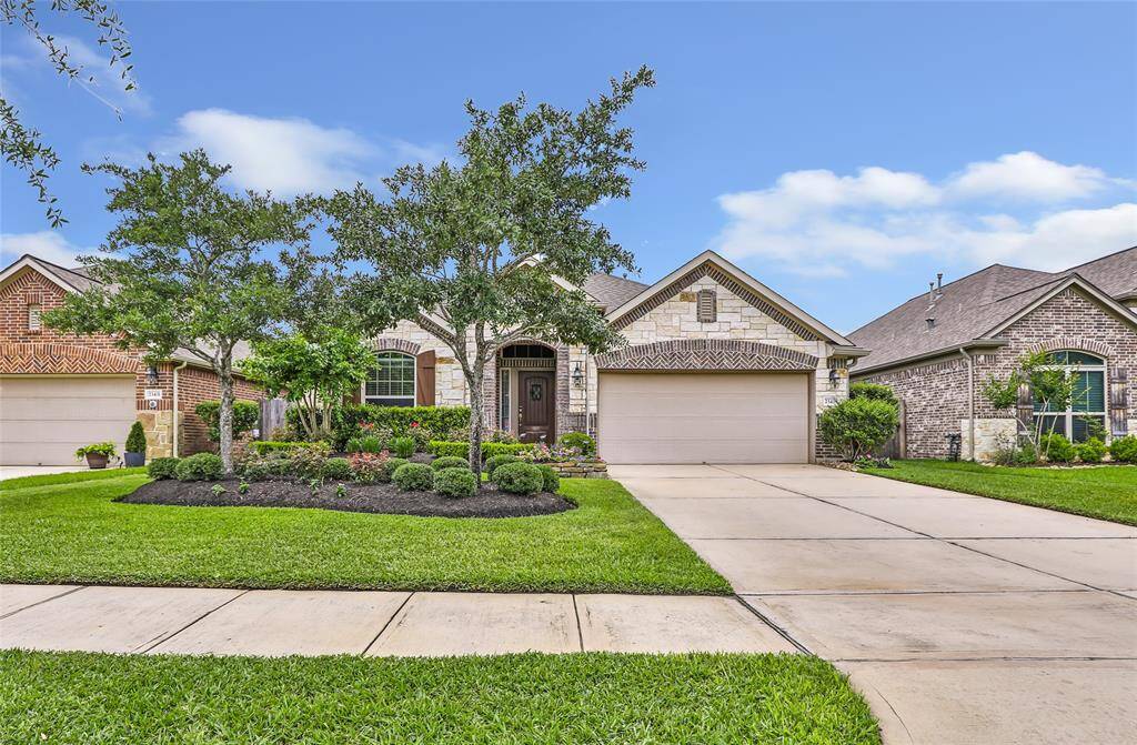 You only get one shot at a first impression - and this one is impressive! This Lennar home is meticulously maintained inside and outside!
