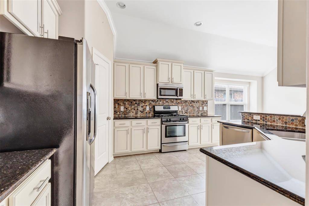Kitchen view - love the light cabinets and the hardware is very nice.