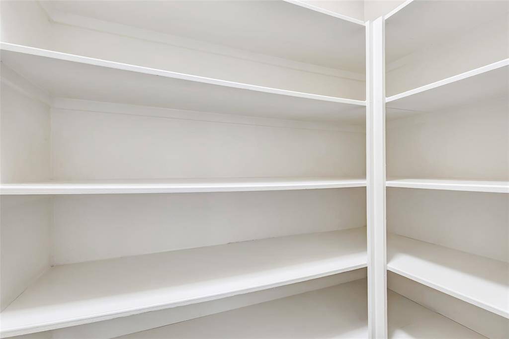 Walk in pantry