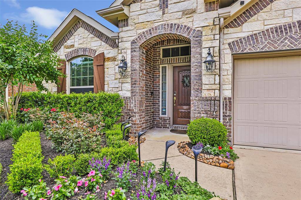 You will need a green thumb or a gardening degree to ensure you keep up with this gorgeous flower beds!!