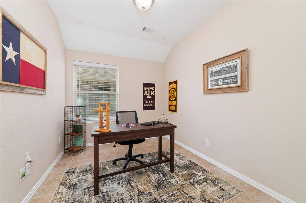 Home office/study.