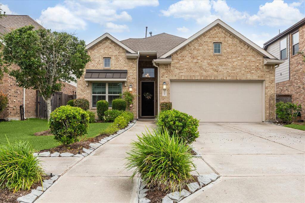 Welcome to 2518 Duke Heights in a prime location directly across from the park!