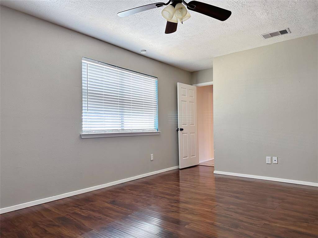 Master bedroom has ceiling fan.