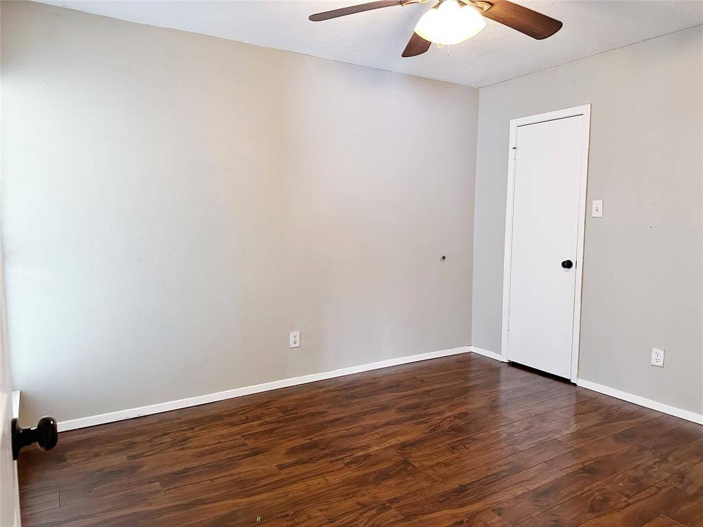 One of the two secondary bedroom.