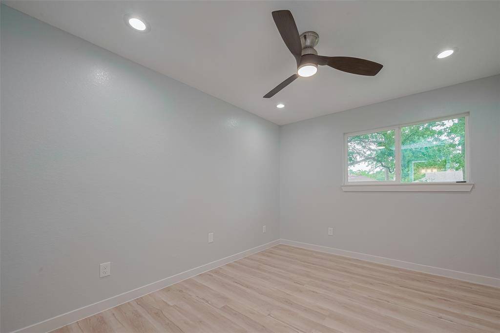 Secondary Bedrooms are big enough for queen beds.
