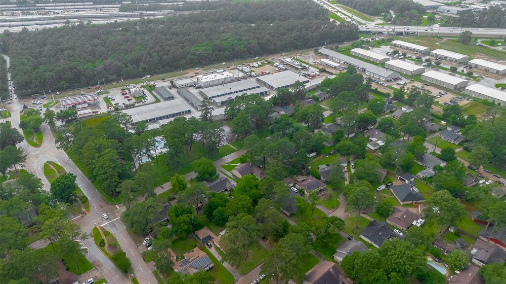 Easy access to I 45 & Hardy Toll Road.