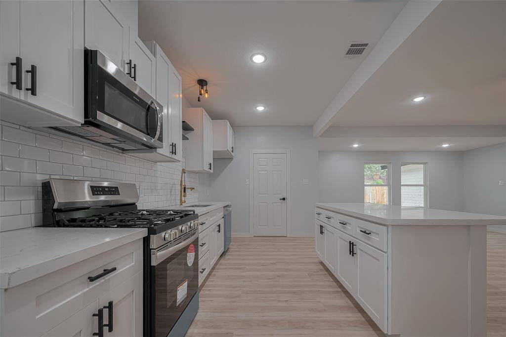 Quartz countertop through out the Kitchen.