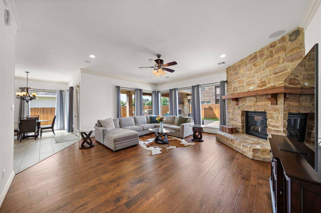 Open sightlines from the kithen to the living area are great for hosting.
