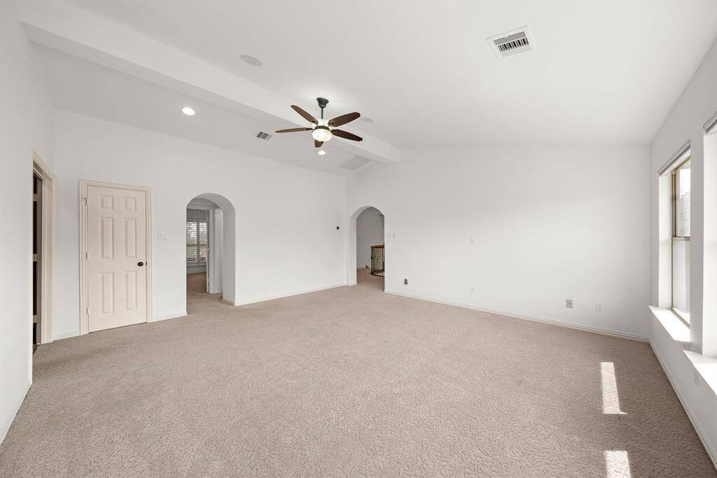 Bonus area upstairs with endless possibilities.