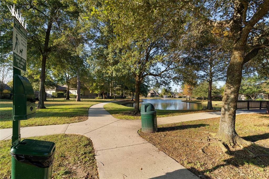 Miles and miles of private lakefront trails allow outdoor lovers to immerse themselves in nature. Bird watching, turtle watching, duck watching are among some of the perks of living in this beautiful community.