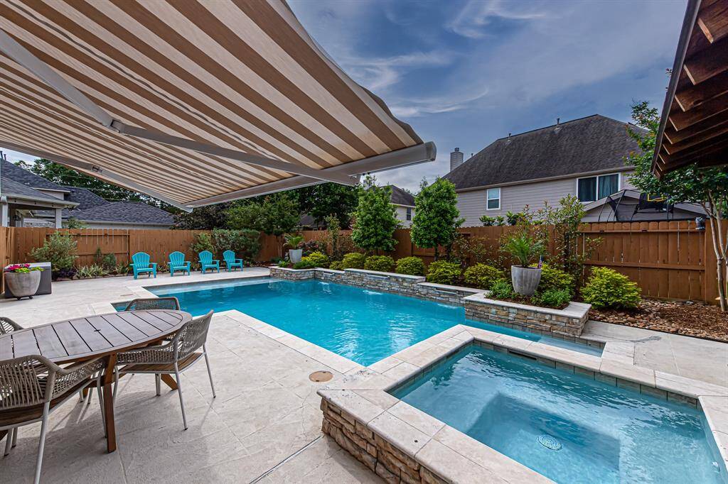 Retractable Custom Sun Shade