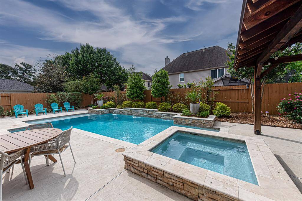 This pool comes with a net for safety