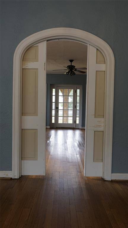 Arch way pocket doors