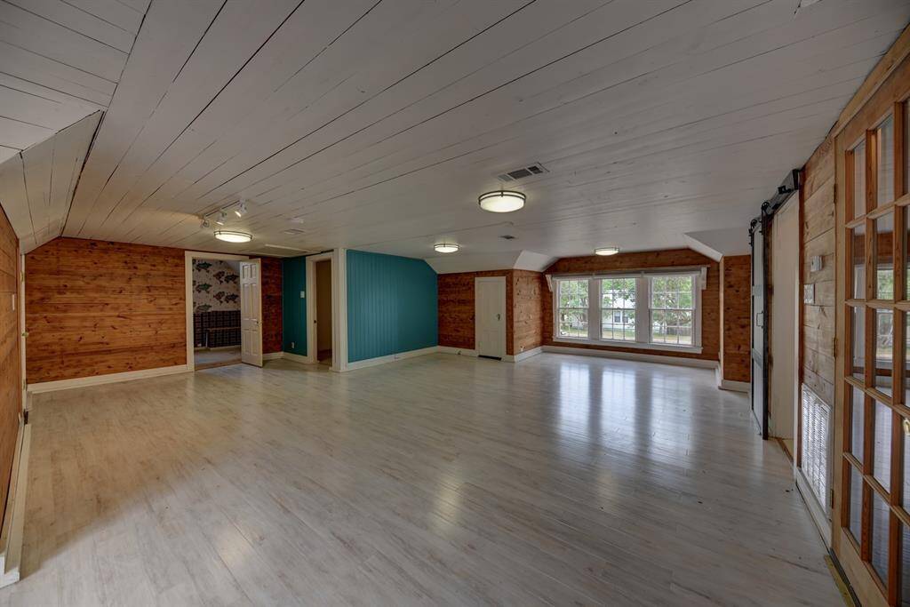 Large flex room