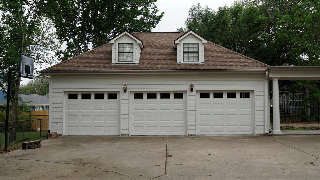3 Car Garage