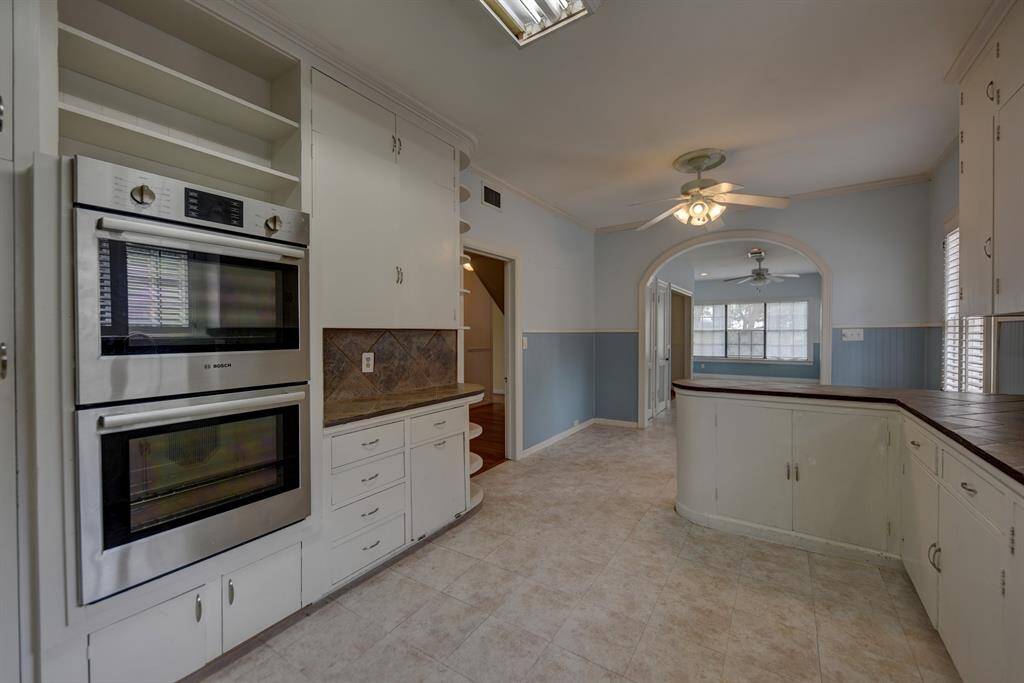 Kitchen includes double oven