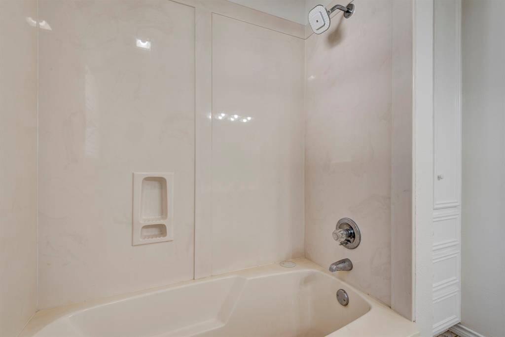 Bathroom 2 Tub