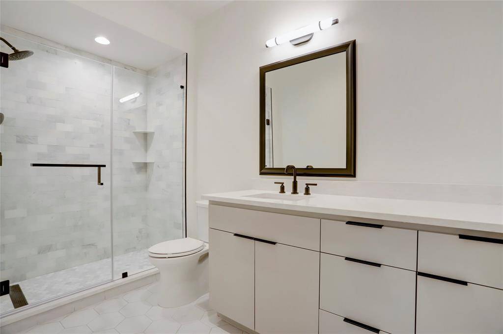 The third-floor ensuite bathroom.