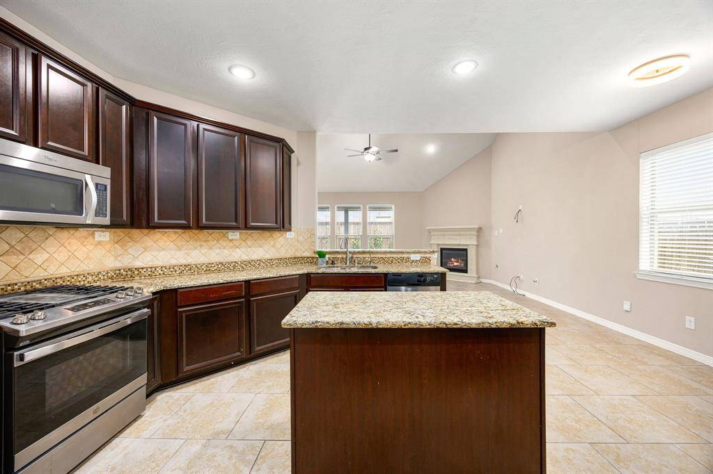 You will enjoy the gas range and stainless steel appliances.
