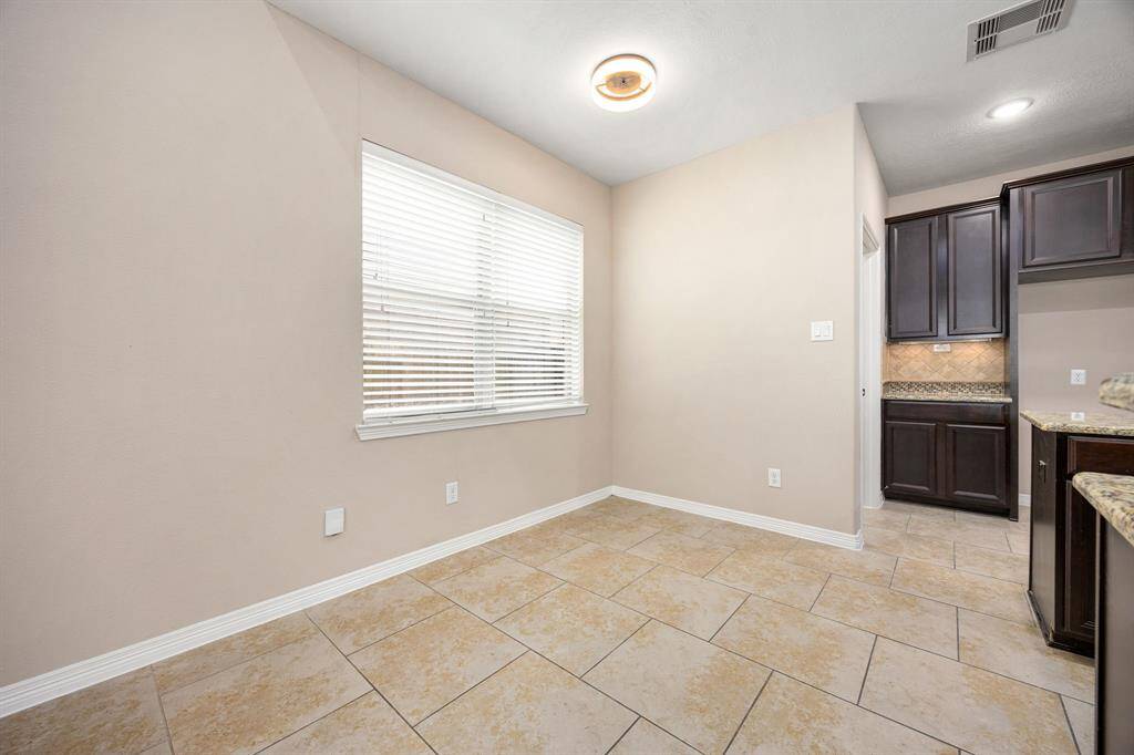 The spacious breakfast area offers plenty of room to accommodate your larger dining pieces, making it perfect for casual meals or family gatherings.
