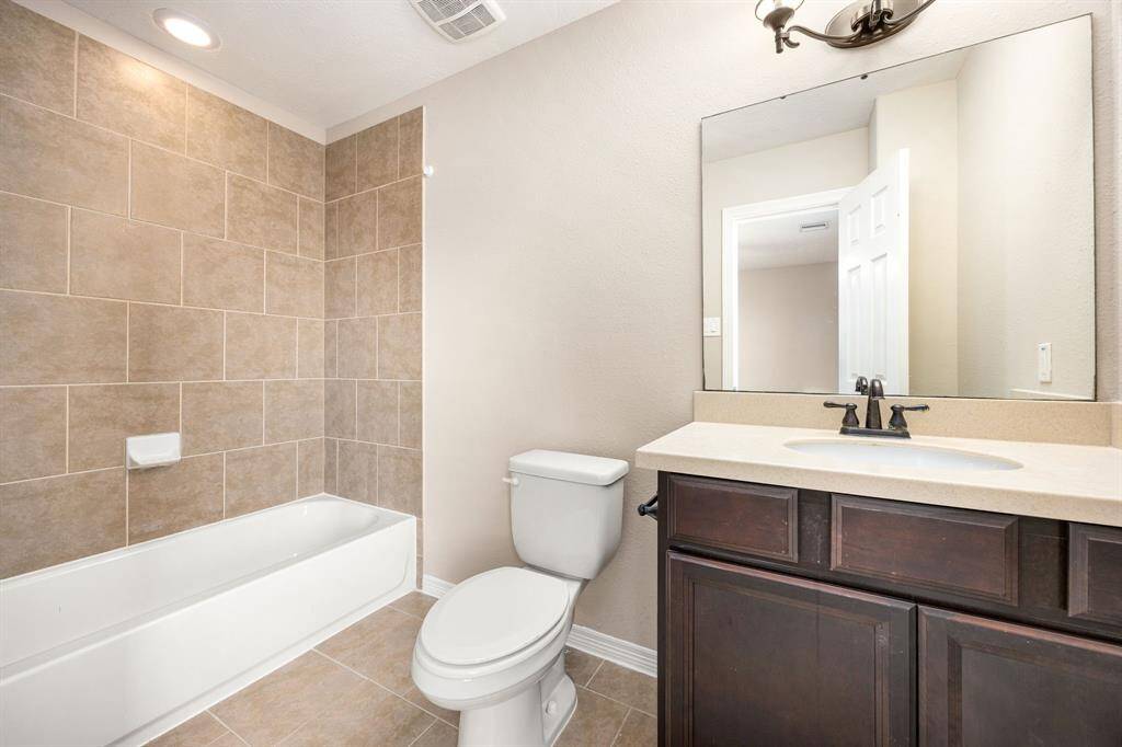 Secondary bathroom upstairs.