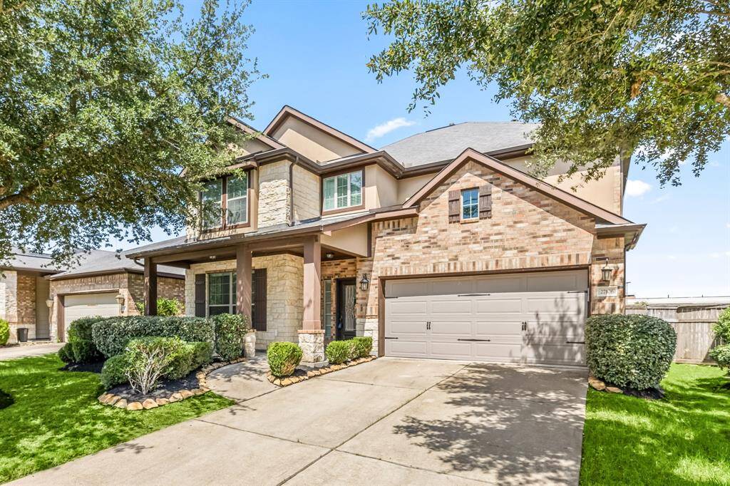 The home has been freshly mulched adding beautiful curb appeal.