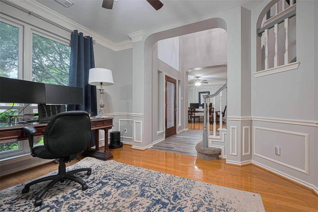 Offering both style and functionality, this room offer lots of natural light thru the recent double-pane windows. Plus architectural details including the arched entry and even the arched opening to the staircase.
