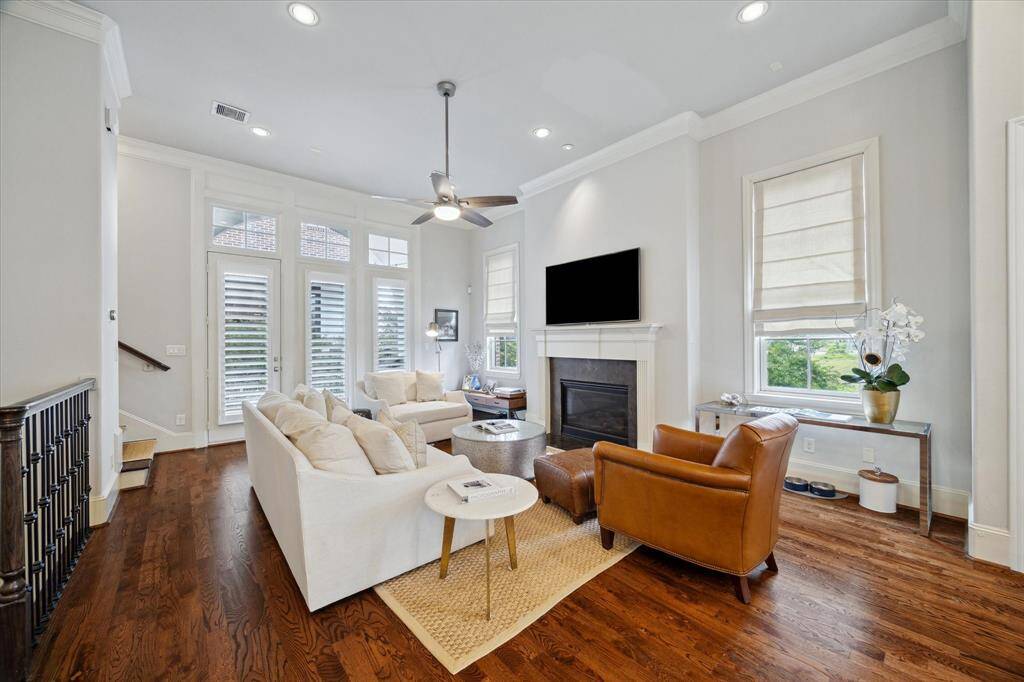 Stunning open concept great for entertaining