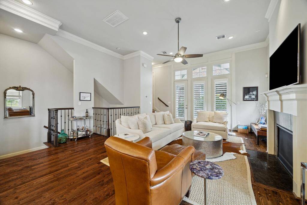 Spacious flow from living to kitchen to dining room