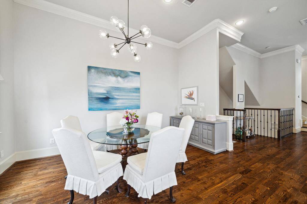 Dedicated dining room off the kitchen