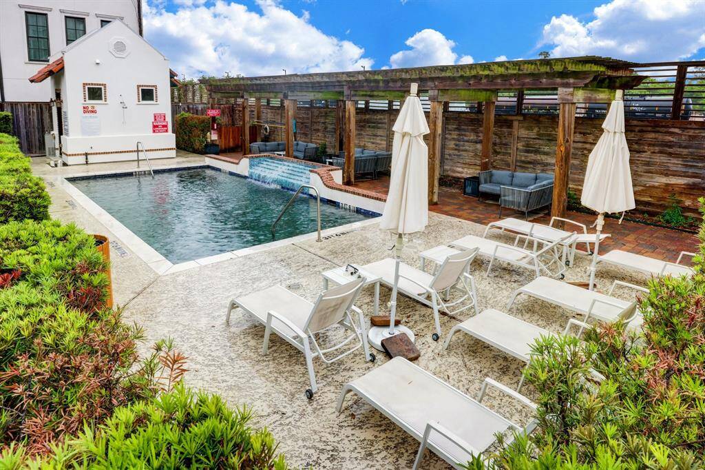 Stunning resort style community pool
