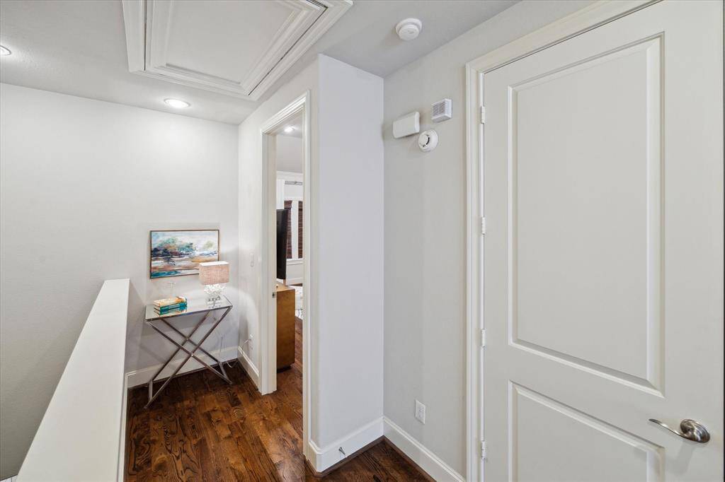 3rd floor landing with laundry W/D to convey