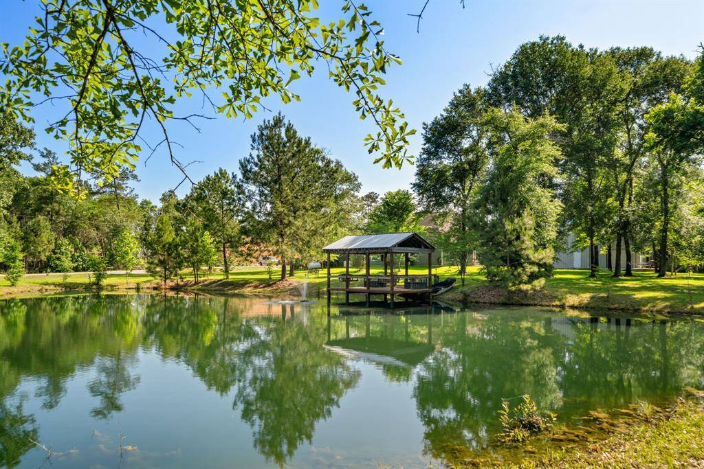 Just steps from the house, this serene stocked pond adds a calming natural element, complete with a charming pier for quiet mornings or evening unwinding.