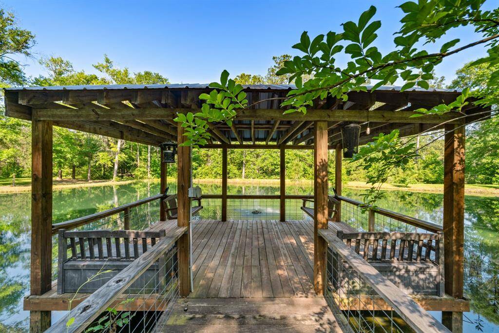 The spacious pier invites relaxation with its built-in swings, seating, and sturdy construction, ideal for everything from fishing to lazy afternoons by the water.