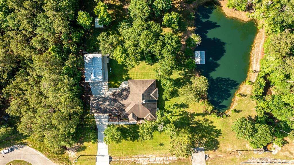 From directly overhead, the home sits confidently between the spacious workshop and peaceful pond—each a highlight of the vast lot.