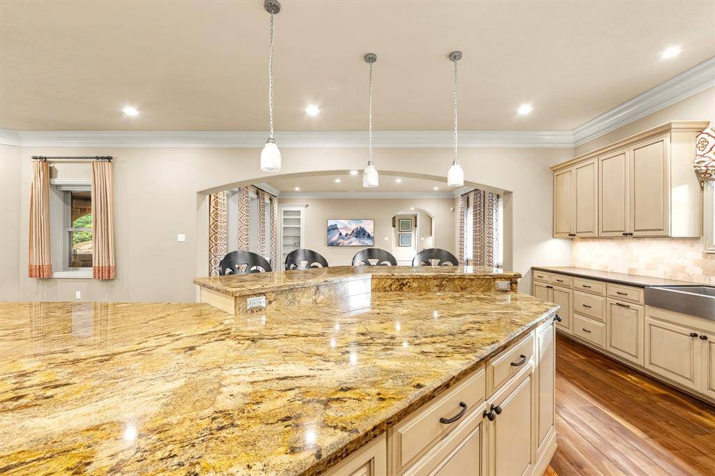 Extra -large prep area