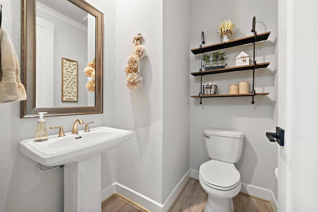 Powder bath located on the first floor.