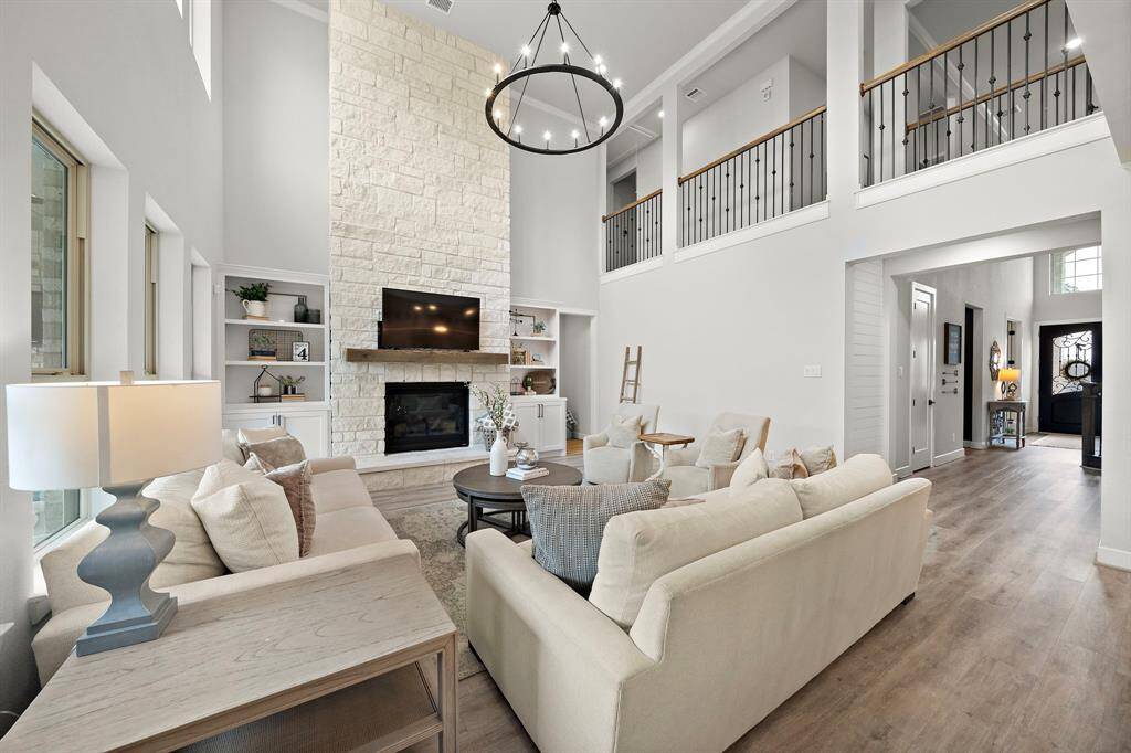 Another viewof the living room.