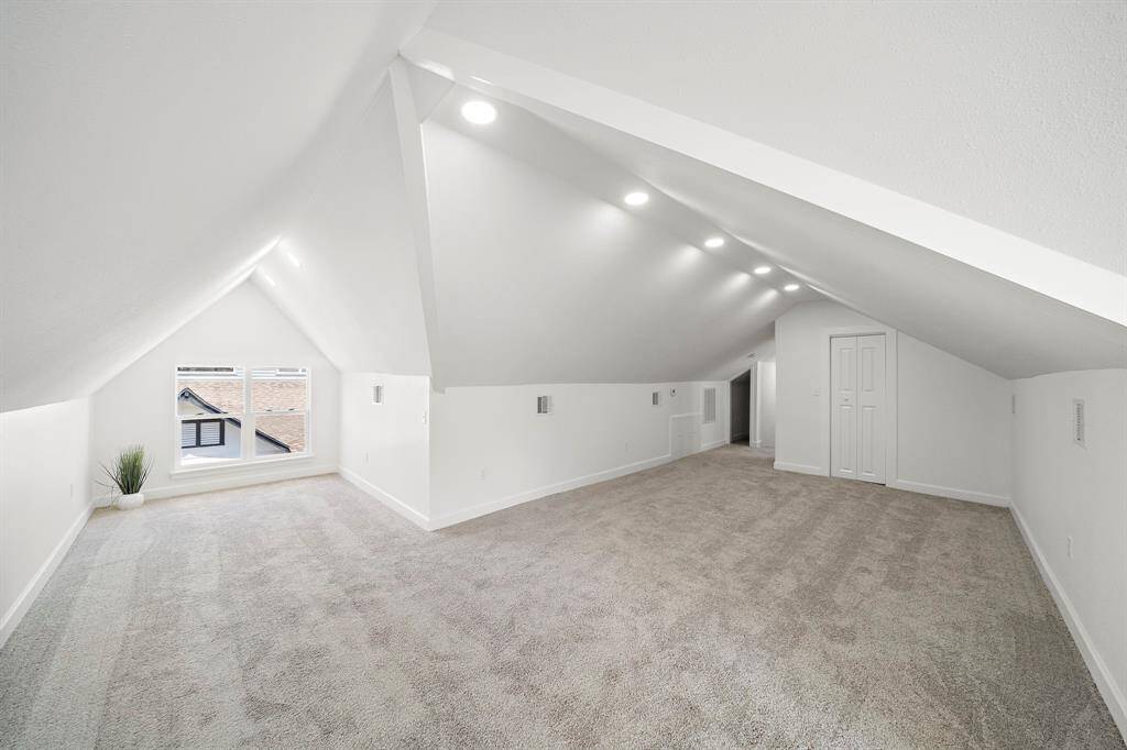 *Virtually Staged* This room would be perfect for teens, away from Mom & Dad, with their own space.