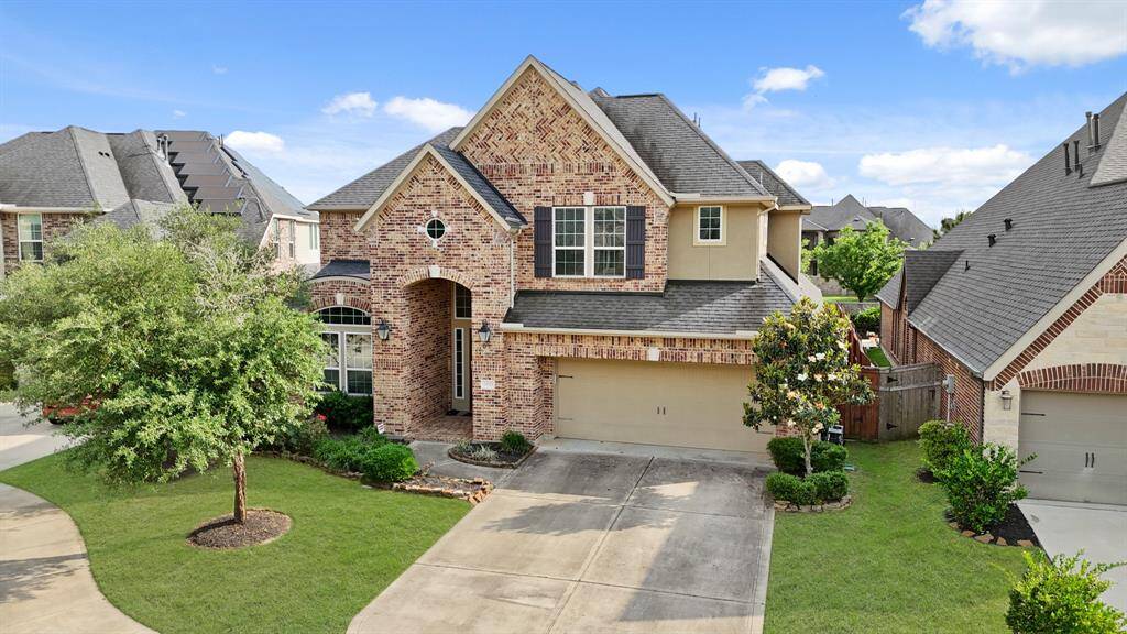 This captivating home boasts a grand curbside appeal and arrival experience - highlighting a beautiful brick elevation, and a beautiful array of windows.