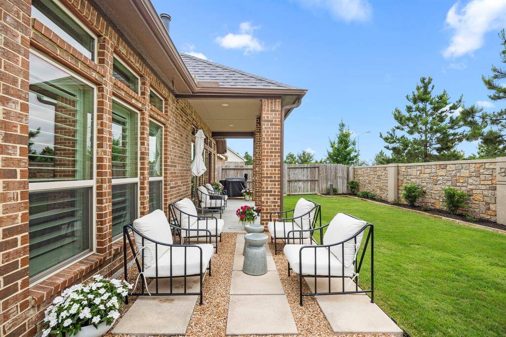 Lovely sitting area with rock and large stepping stones, perfect for entertaining or morning coffee.