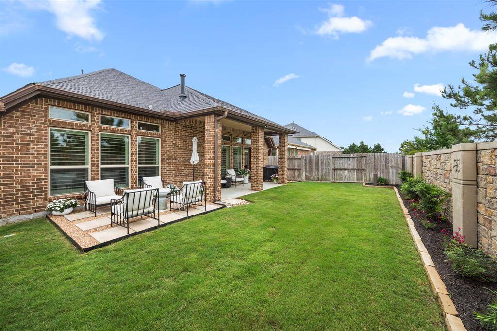 Meticulously maintained yard and landscaping! Definitely shows pride of ownership!