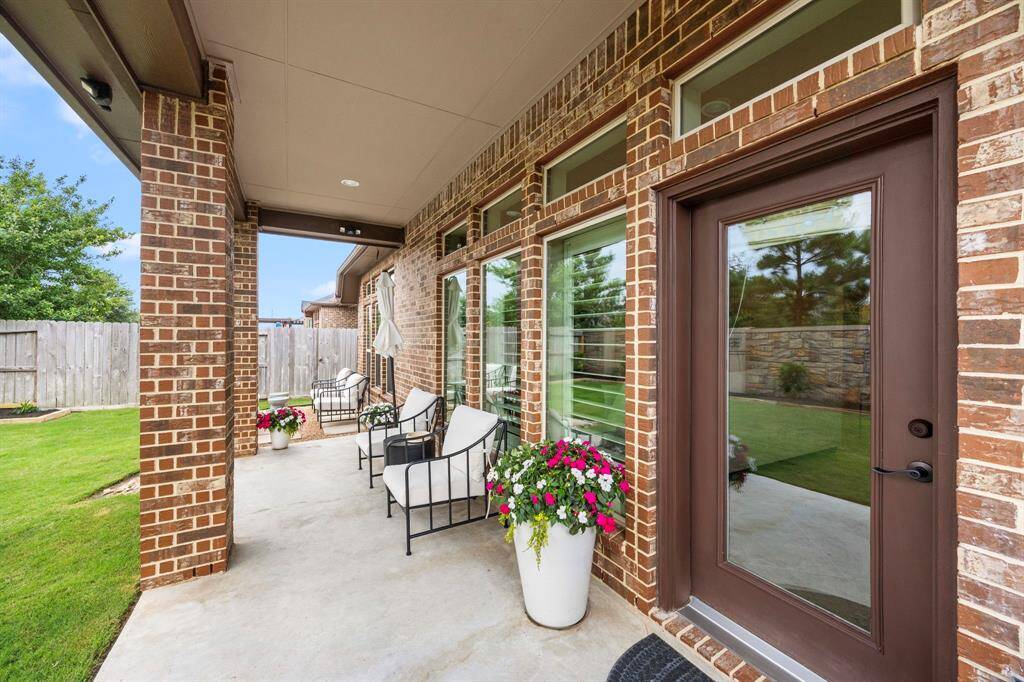 Nice patio!