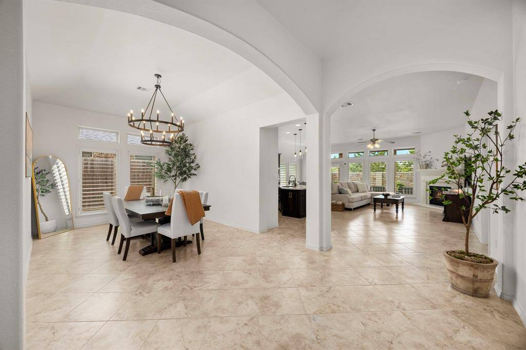 Open, spacious and plenty of room for entertaining!