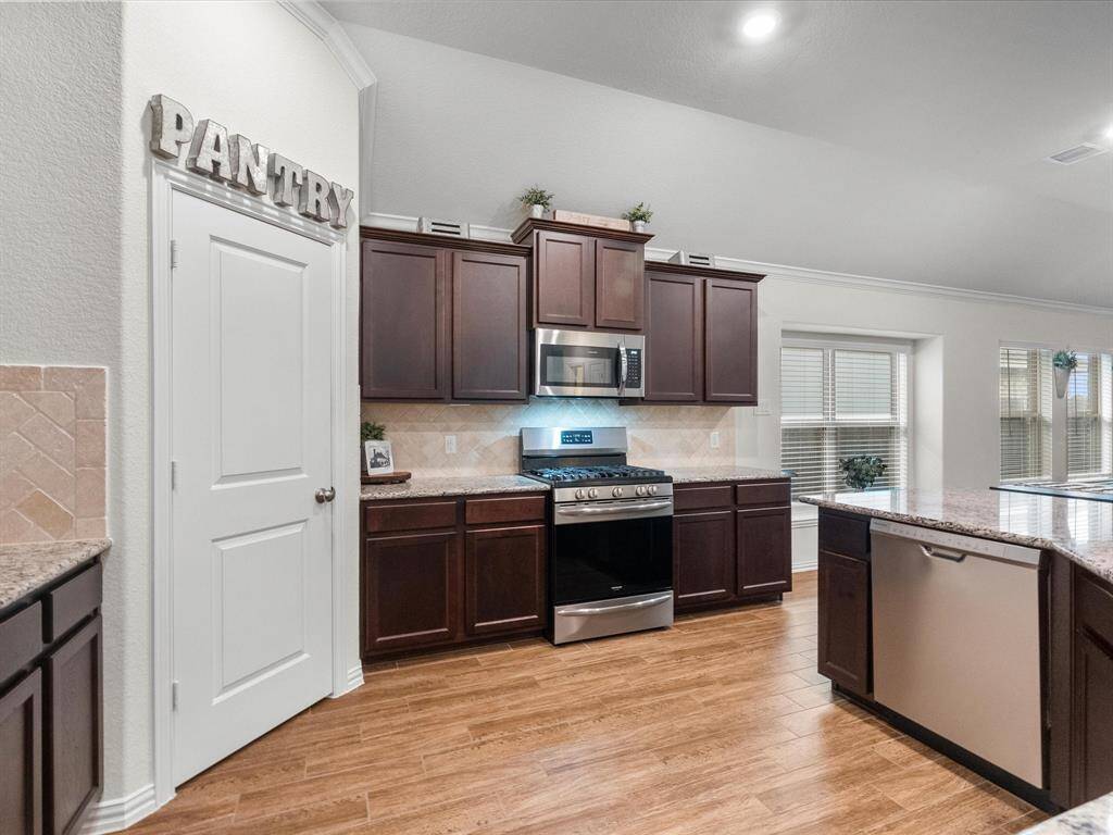 Walk in pantry