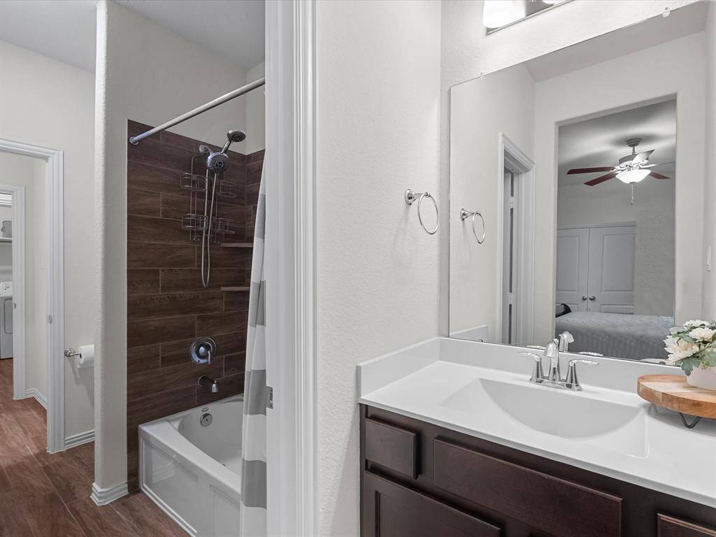 Dual sinks in secondary bath.